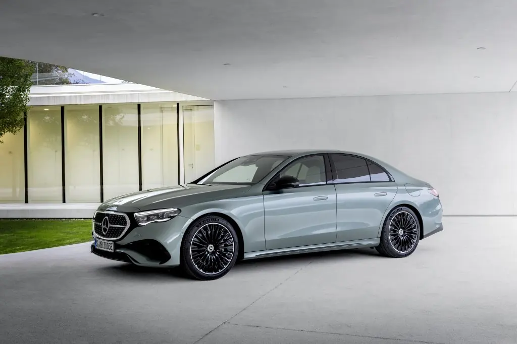 메르세데스-벤츠 Mercedes-AMG E-Class 세단 외관 (참고: Mercedes-AMG E-Class 기본 모델 사진)